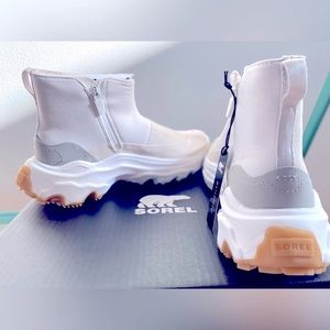 Sorel Women's Kinetic Breakthru Acadia Waterproof Boot ✨ Chalk + Sea Salt Size 9